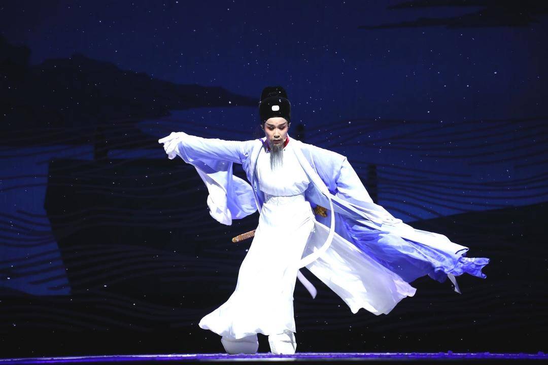 在舞台,打开我们的“文化故乡”